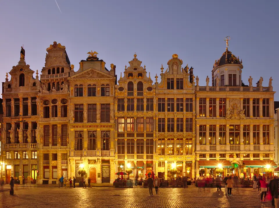 Grand Place de Bruselas al atardecer
